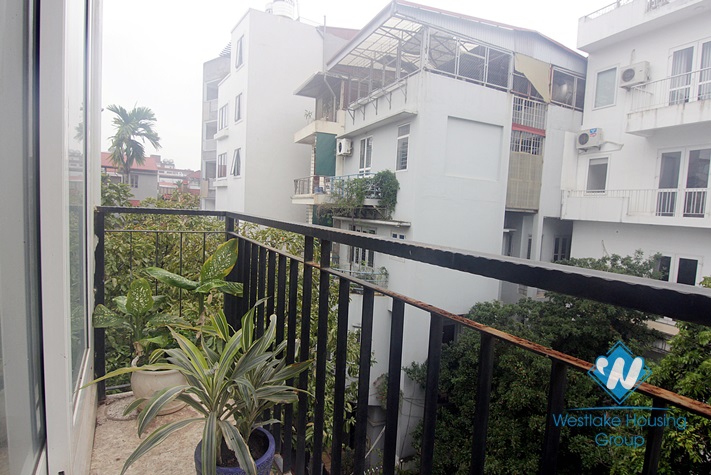 A spacious and brightly 2 bedroom apartment for rent in Xuan dieu, Tay ho, Hanoi